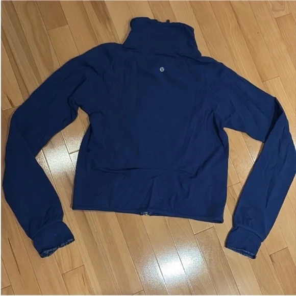 Lululemon Active Blue Jacket & Black 21“ Run Inspire Capri Crop Legging - size 8 - Picture 16 of 16